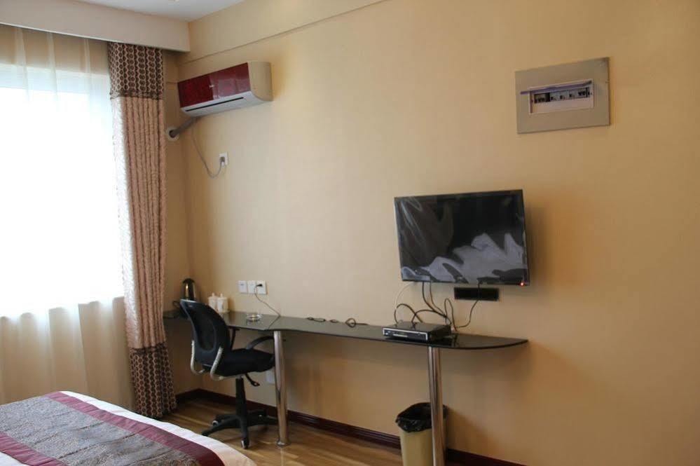 Super 8 Hotel Jinan Exterior foto